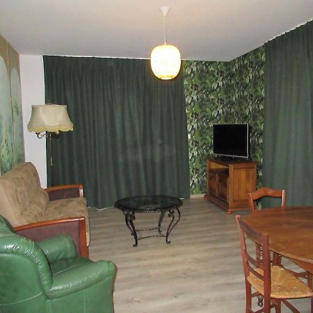 Le Gite Des Fresques Saint Savin Bagian luar foto