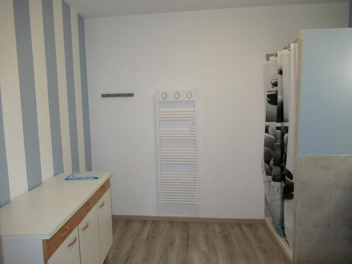 Le Gite Des Fresques Saint Savin Bagian luar foto